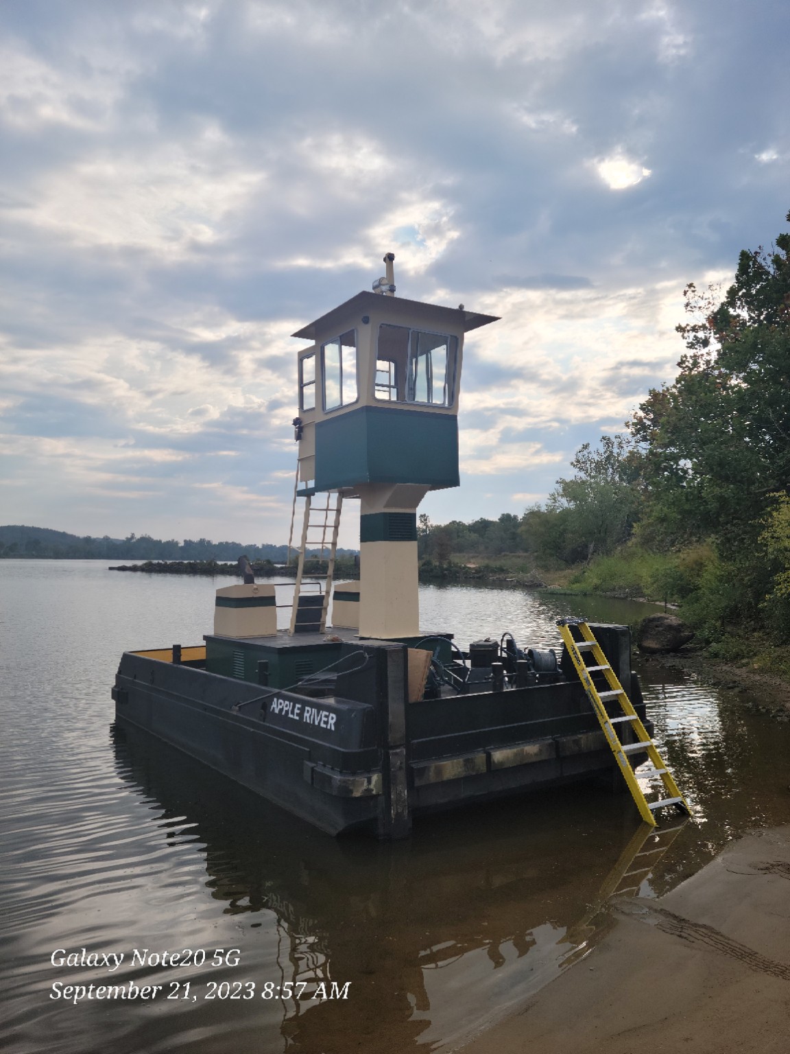 Apple River commercial workboat